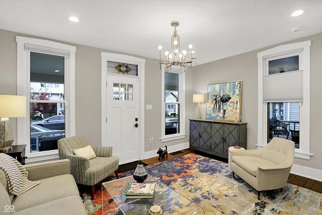 140 N Main Street, Zionsville, IN 46077