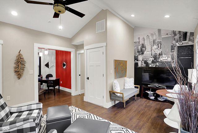 140 N Main Street, Zionsville, IN 46077