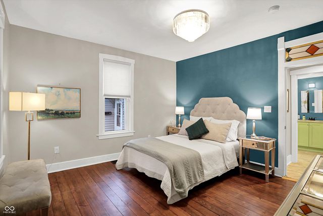 140 N Main Street, Zionsville, IN 46077