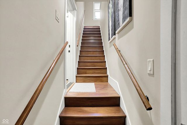 140 N Main Street, Zionsville, IN 46077