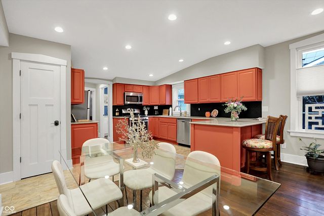 140 N Main Street, Zionsville, IN 46077