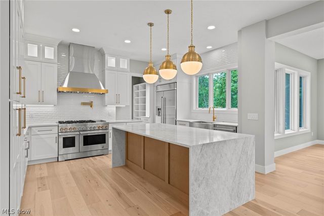 25428 Bryden Road, Beachwood, OH 44122