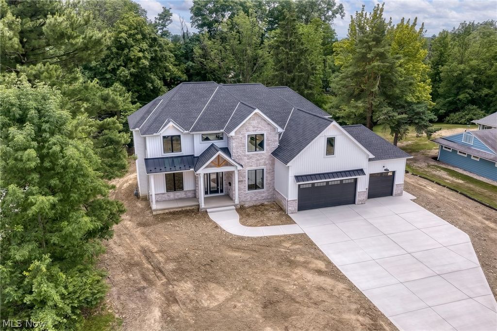 25428 Bryden Road, Beachwood, OH 44122