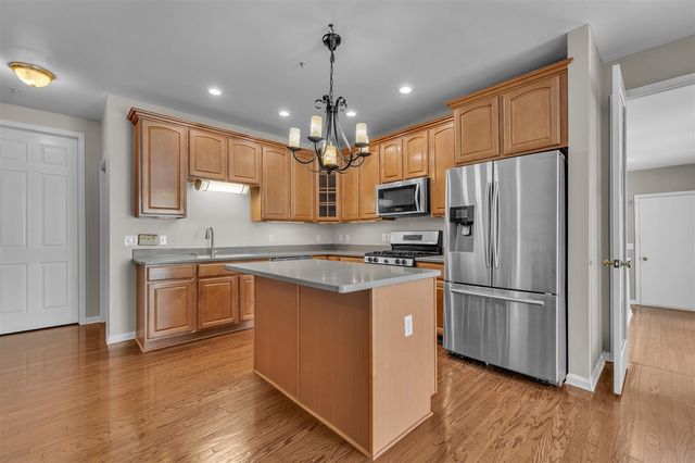 594 Constitution Street, Canton, MI 48188