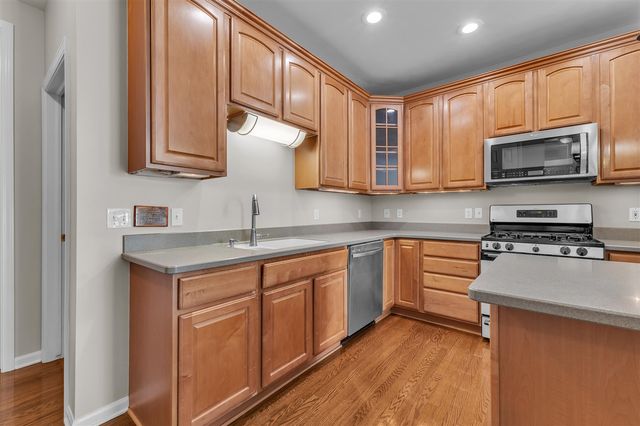 594 Constitution Street, Canton, MI 48188