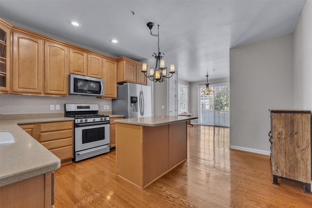 594 Constitution Street, Canton, MI 48188