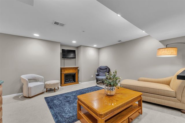 594 Constitution Street, Canton, MI 48188