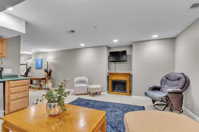 594 Constitution Street, Canton, MI 48188