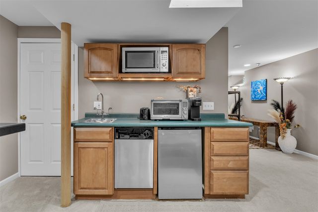 594 Constitution Street, Canton, MI 48188