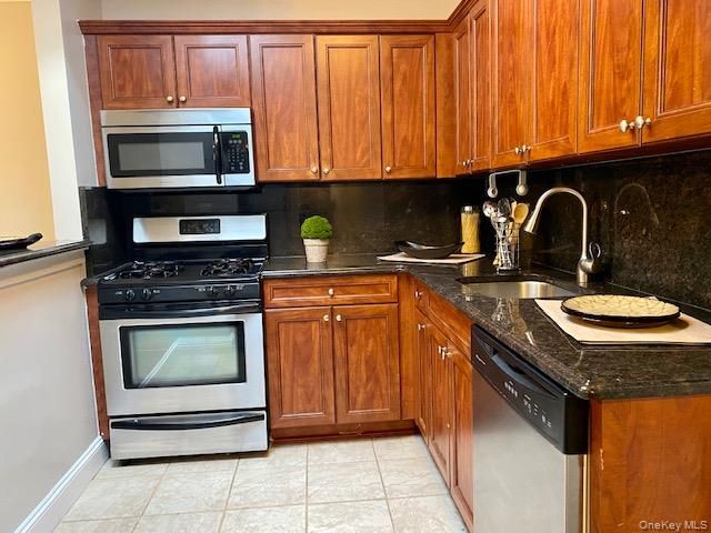 1427 Broadway Avenue 273F, Hewlett, NY 11557