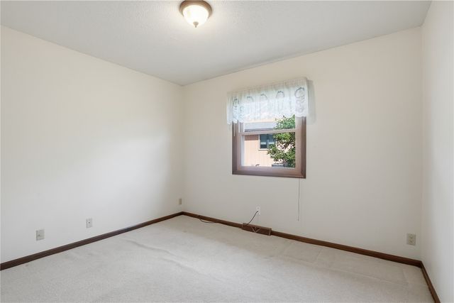 3904 Sally Drive NE, Cedar Rapids, IA 52402
