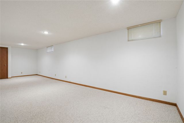 3904 Sally Drive NE, Cedar Rapids, IA 52402