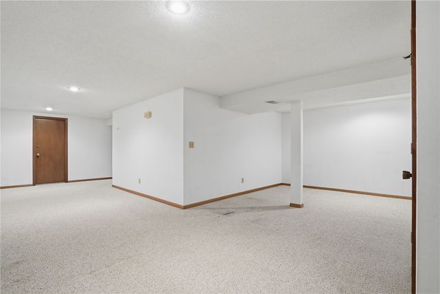 3904 Sally Drive NE, Cedar Rapids, IA 52402