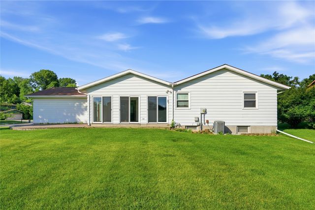 3904 Sally Drive NE, Cedar Rapids, IA 52402