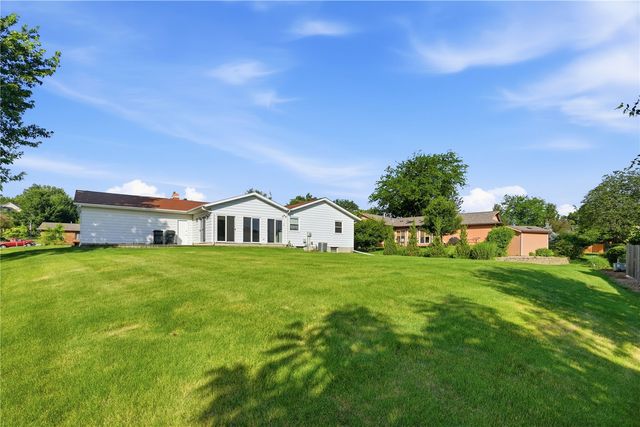 3904 Sally Drive NE, Cedar Rapids, IA 52402