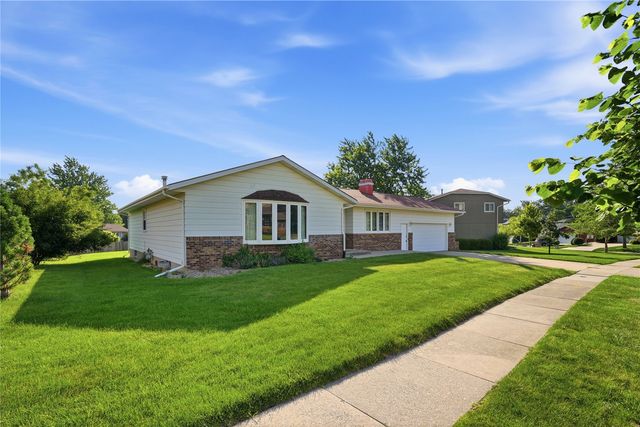 3904 Sally Drive NE, Cedar Rapids, IA 52402