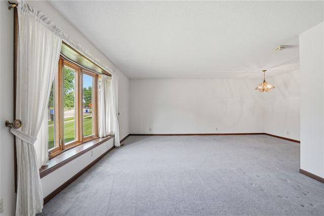 3904 Sally Drive NE, Cedar Rapids, IA 52402