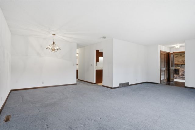 3904 Sally Drive NE, Cedar Rapids, IA 52402