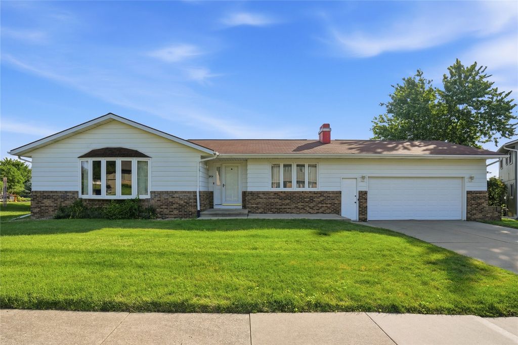 3904 Sally Drive NE, Cedar Rapids, IA 52402