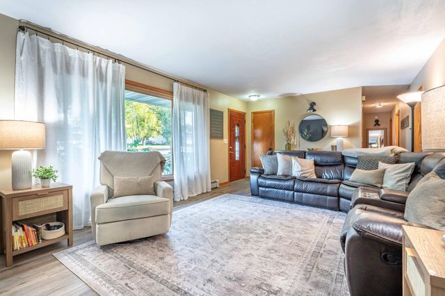 829 W 7th Avenue, Fergus Falls, MN 56537