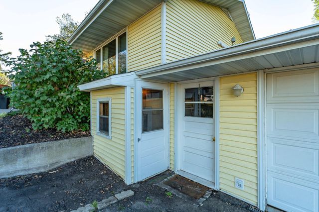 829 W 7th Avenue, Fergus Falls, MN 56537