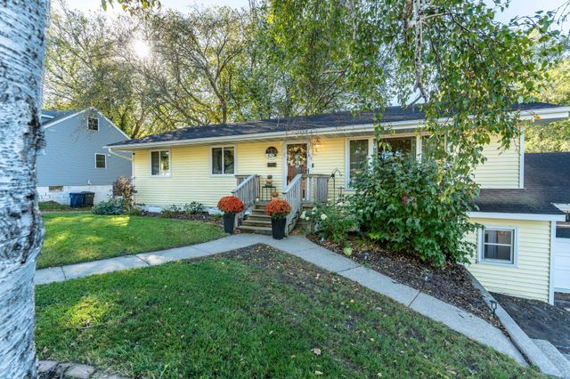 829 W 7th Avenue, Fergus Falls, MN 56537