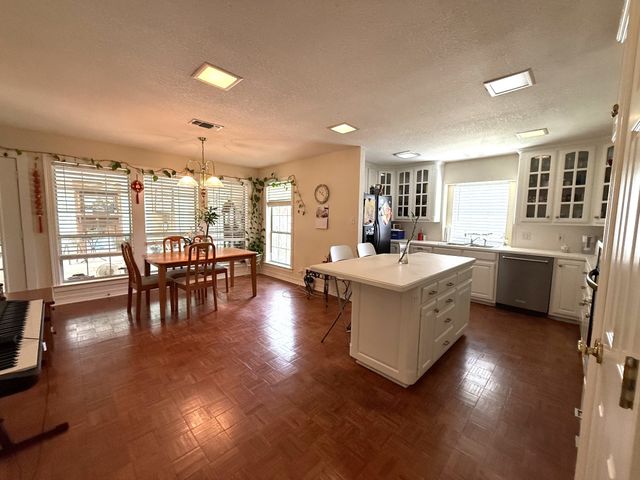 107 Ridge Court, Glen Rose, TX 76043