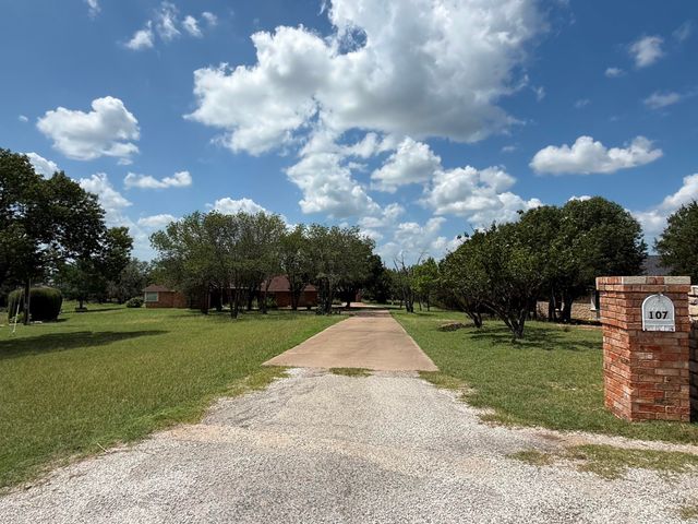 107 Ridge Court, Glen Rose, TX 76043
