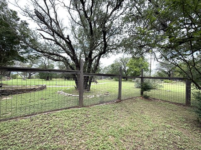 107 Ridge Court, Glen Rose, TX 76043