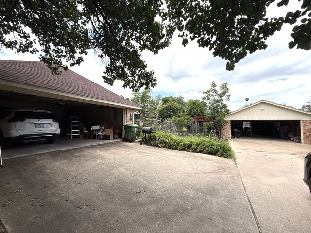 107 Ridge Court, Glen Rose, TX 76043