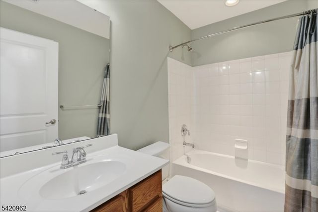 4 Jake Dr, Tinton Falls Boro, NJ 07712