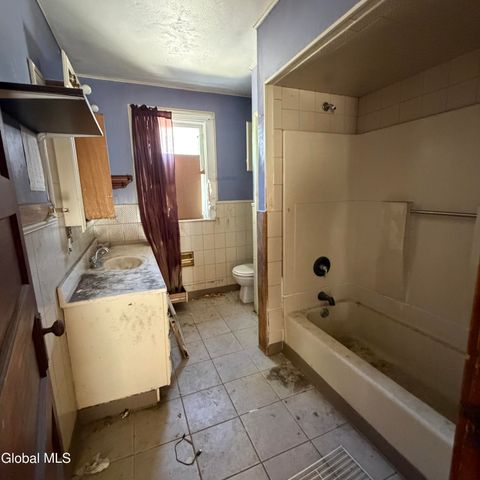 1110 Chrisler Avenue, Schenectady, NY 12303