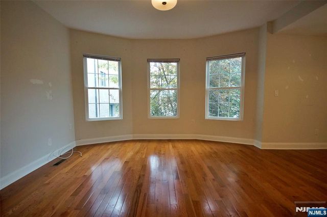 403 Undercliff Avenue, Edgewater, NJ 07020