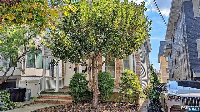 403 Undercliff Avenue, Edgewater, NJ 07020