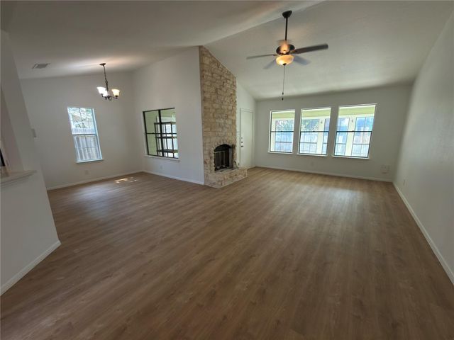 1915 Egger Ave, Round Rock, TX 78664