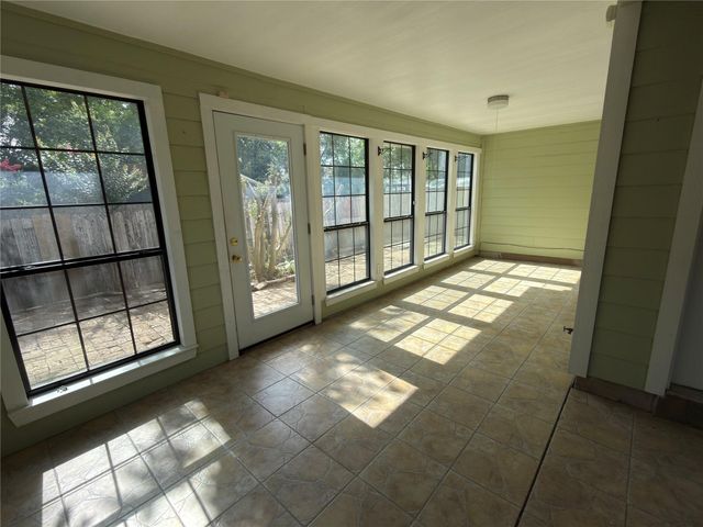 1915 Egger Ave, Round Rock, TX 78664