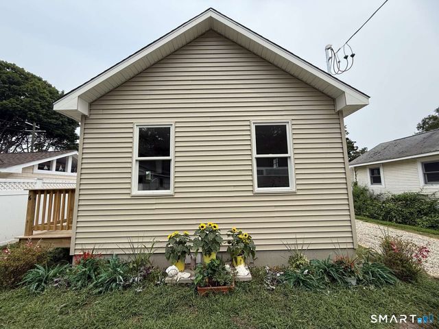 6 First Street, Madison, CT 06443