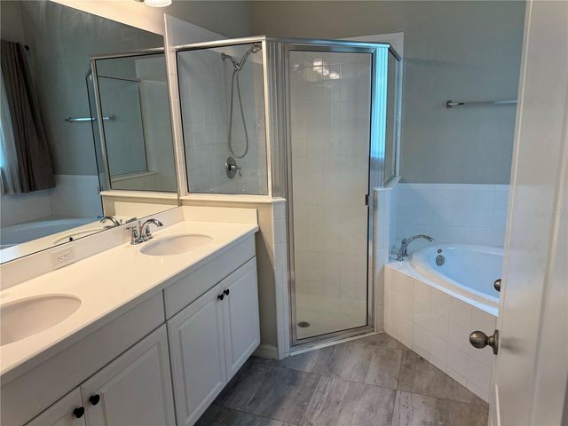 5912 VILLAGE CENTER DRIVE, Lithia, FL 33547