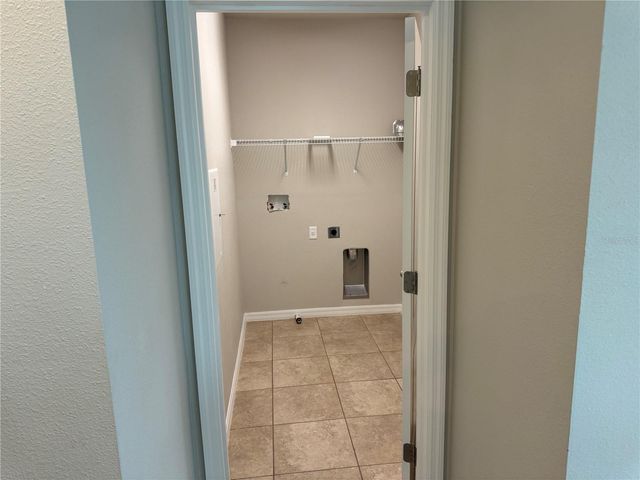 5912 VILLAGE CENTER DRIVE, Lithia, FL 33547