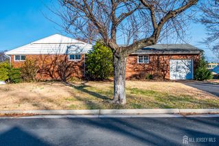 130 Woodrow Avenue, Piscataway, NJ 08854