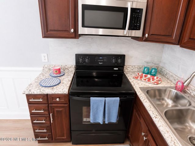 4666 KEN KNIGHT Drive N, Jacksonville, FL 32209