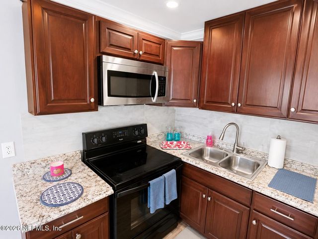 4666 KEN KNIGHT Drive N, Jacksonville, FL 32209