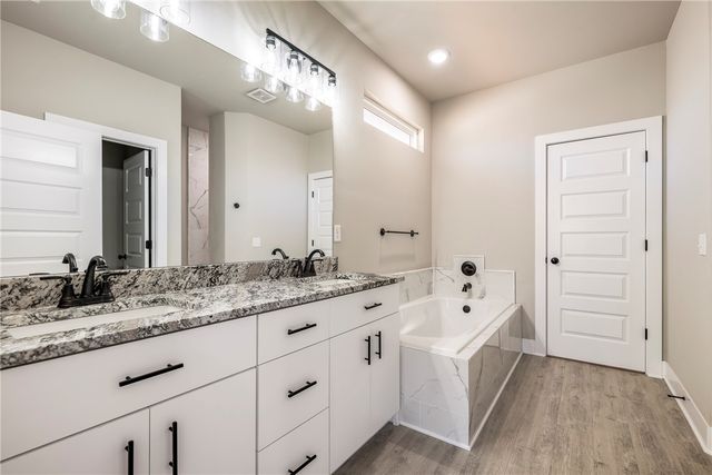 31 Monikie Drive, Bella Vista, AR 72715