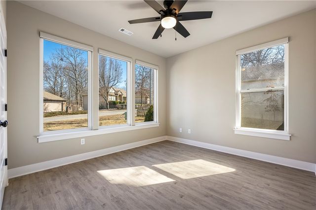 31 Monikie Drive, Bella Vista, AR 72715