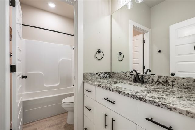 31 Monikie Drive, Bella Vista, AR 72715