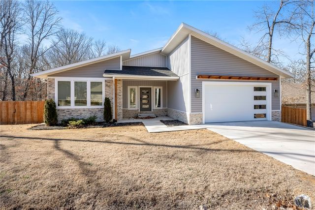 31 Monikie Drive, Bella Vista, AR 72715