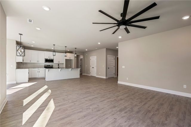 31 Monikie Drive, Bella Vista, AR 72715