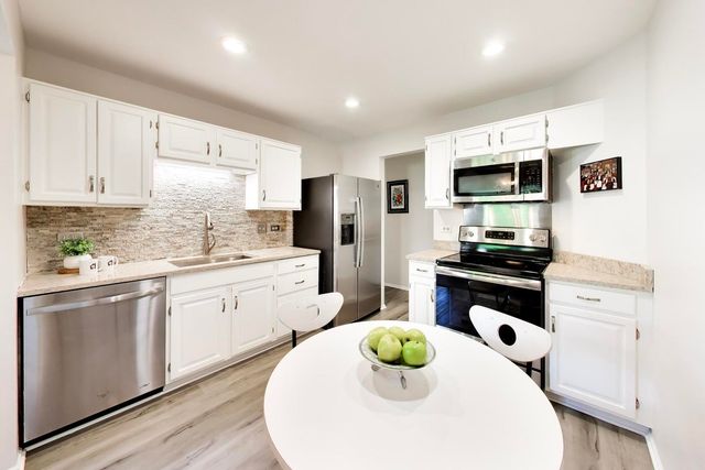 1506 Canbury Court 2A, Wheeling, IL 60090
