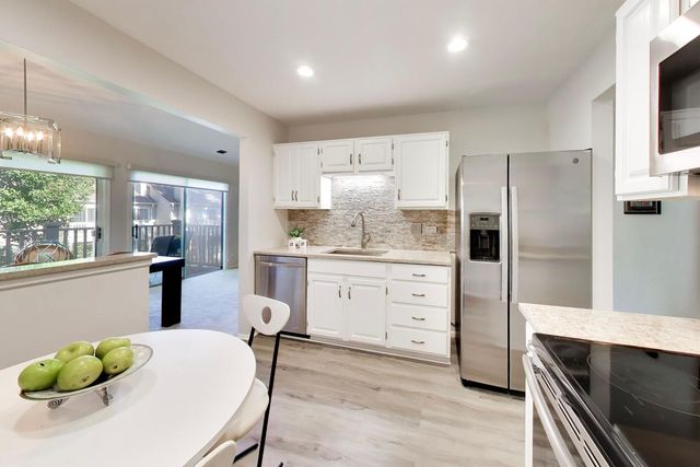 1506 Canbury Court 2A, Wheeling, IL 60090