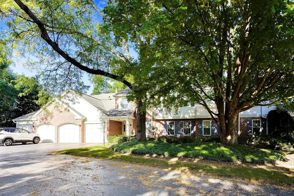 1506 Canbury Court 2A, Wheeling, IL 60090